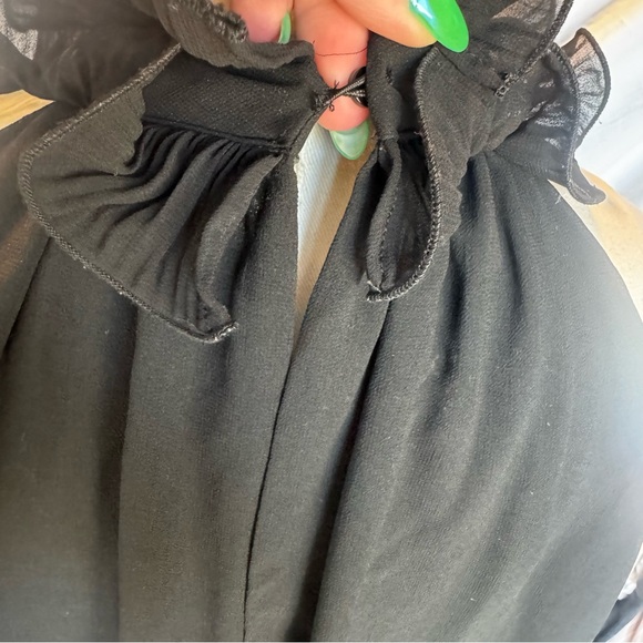 Zara Black Ruffle Camisole cuts in at shoulder keyhole closure back layered - Picture 10 of 10